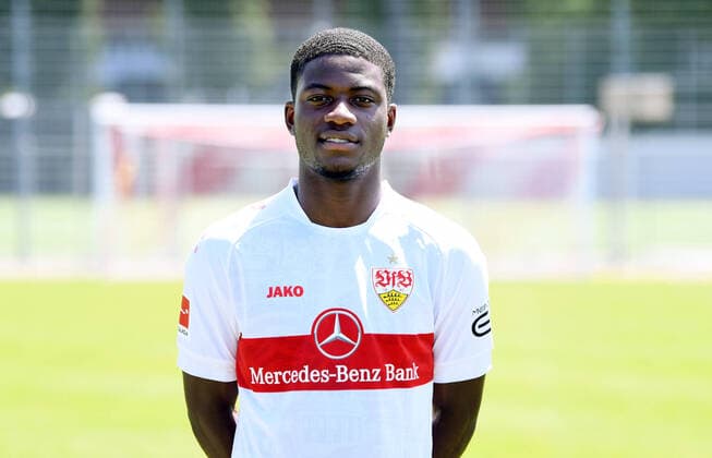FUSSBALL 1. BUNDESLIGA SAISON 2022 2023 05.07.2022 Fototermin beim VfB Stuttgart auf dem Trainingsgelaende: Clinton Mola