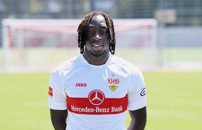 FUSSBALL 1. BUNDESLIGA SAISON 2022 2023 05.07.2022 Fototermin beim VfB Stuttgart auf dem Trainingsgelaende: Tanguy Coulibaly