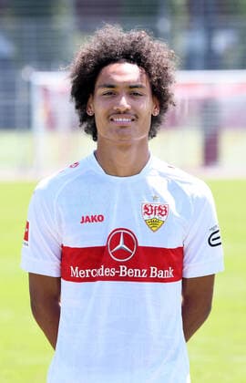 FUSSBALL 1. BUNDESLIGA SAISON 2022 2023 05.07.2022 Fototermin beim VfB Stuttgart auf dem Trainingsgelaende: Enzo Millot