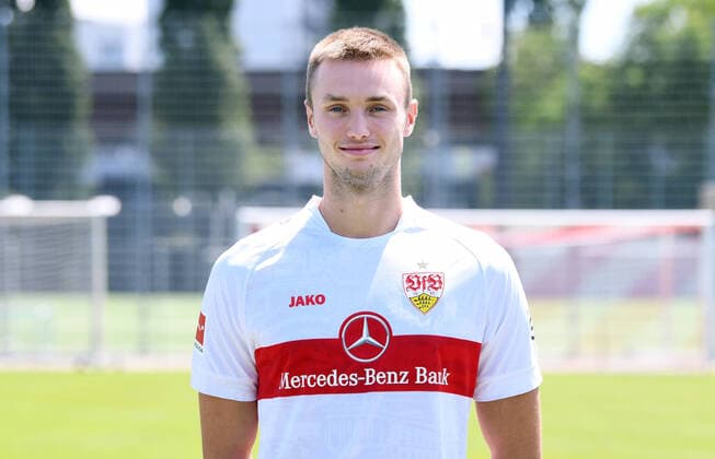 FUSSBALL 1. BUNDESLIGA SAISON 2022 2023 05.07.2022 Fototermin beim VfB Stuttgart auf dem Trainingsgelaende: Sasa Kalajdzic