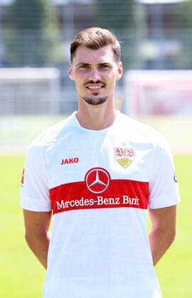 FUSSBALL 1. BUNDESLIGA SAISON 2022 2023 05.07.2022 Fototermin beim VfB Stuttgart auf dem Trainingsgelaende: Pascal Stenzel