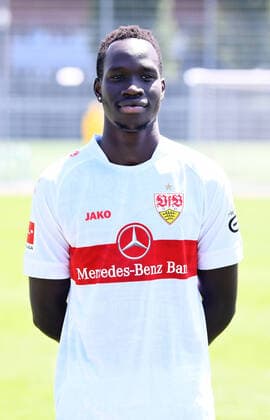 FUSSBALL 1. BUNDESLIGA SAISON 2022 2023 05.07.2022 Fototermin beim VfB Stuttgart auf dem Trainingsgelaende: Alou Kuol