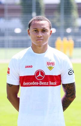 FUSSBALL 1. BUNDESLIGA SAISON 2022 2023 05.07.2022 Fototermin beim VfB Stuttgart auf dem Trainingsgelaende: Roberto Massimo