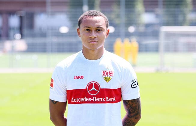 FUSSBALL 1. BUNDESLIGA SAISON 2022 2023 05.07.2022 Fototermin beim VfB Stuttgart auf dem Trainingsgelaende: Roberto Massimo
