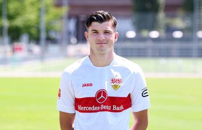 FUSSBALL 1. BUNDESLIGA SAISON 2022 2023 05.07.2022 Fototermin beim VfB Stuttgart auf dem Trainingsgelaende: Antonis Aidonis