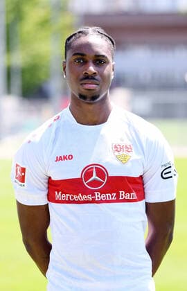 FUSSBALL 1. BUNDESLIGA SAISON 2022 2023 05.07.2022 Fototermin beim VfB Stuttgart auf dem Trainingsgelaende: Maxime Awoudja