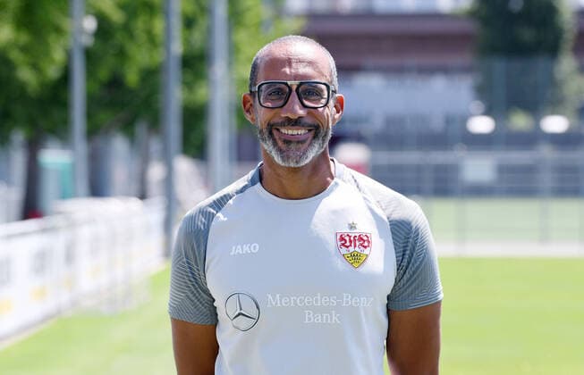 FUSSBALL 1. BUNDESLIGA SAISON 2022 2023 05.07.2022 Fototermin beim VfB Stuttgart auf dem Trainingsgelaende: Mannschaftsarzt Dr. Raymond Best