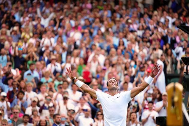Sport Bilder des Tages Mandatory Credit: Photo by Javier Garcia Shutterstock (13018042ku) Rafael Nadal celebrates victory in his quarter-final match Wimbledon Tennis Championships, Day 10, The All England Lawn Tennis and Croquet Club, London, UK - 06 Jul 2022 Wimbledon Tennis Championships, Day 10, The All England Lawn Tennis and Croquet Club, London, UK - 06 Jul 2022  Copyright: xJavierxGarcia Shutterstockx 13018042ku