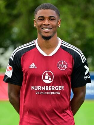 06.07.2022 - 1. FC Nürnberg FCN Club - Saison 2022 2023 - Fototermin Porträttermin Pressetermin Präsentation - Einzelbild Einzelfoto Portrait Porträt Kopfbild - - Kwadwo Duah (23, 1. FC Nürnberg FCN ) Einzelbild Einzelfoto Portrait Porträt Kopfbild