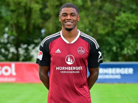 06.07.2022 - 1. FC Nürnberg FCN Club - Saison 2022 2023 - Fototermin Porträttermin Pressetermin Präsentation - Einzelbild Einzelfoto Portrait Porträt Kopfbild - - Kwadwo Duah (23, 1. FC Nürnberg FCN ) Einzelbild Einzelfoto Portrait Porträt Kopfbild