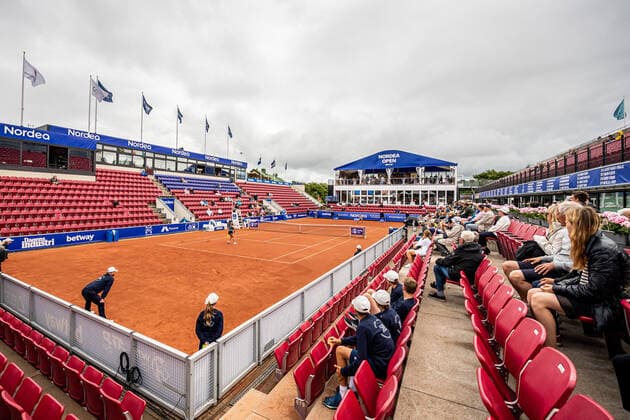 220707 Interiör av centre courten under dag 4 av WTA, Tennis Damen Nordea Open den 7 juli 2022 i Bastad. Copyright: CHRISTOFFERxBORGxMATTISSON BB220707CB014