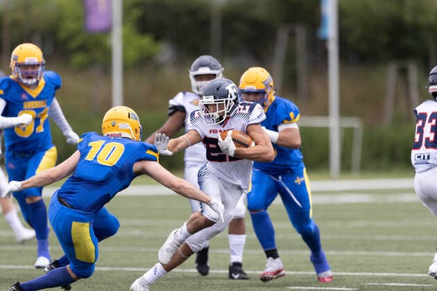 AMERICAN FOOTBALL - U19 European Championship, EM, Europameisterschaft VIENNA,AUSTRIA,07.JUL.22 - AMERICAN FOOTBALL - IFAF 2022 Men s U19 European Group A Championships, Sweden vs France. Image shows Luc Barral (FRA) and Joar Ahlberk Eineborg (SWE).  GEPAxpictures xDavidxBitzan