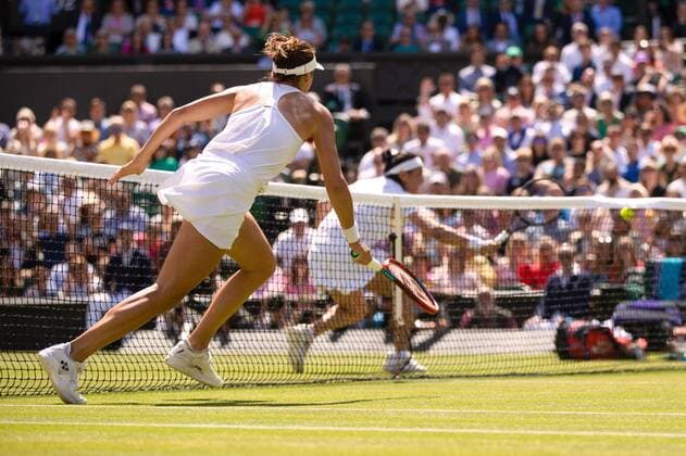 Mandatory Credit: Photo by Ella Ling Shutterstock (13018045q) Ons Jabeur and Tatjana Maria during their semi final match Wimbledon Tennis Championships, Day 11, The All England Lawn Tennis and Croquet Club, London, UK - 07 Jul 2022 Wimbledon Tennis Championships, Day 11, The All England Lawn Tennis and Croquet Club, London, UK - 07 Jul 2022  Copyright: xEllaxLing Shutterstockx 13018045q