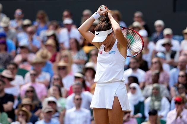 Mandatory Credit: Photo by Dave Shopland Shutterstock (13018044r) Tatjana Maria dejected during her semi final match Wimbledon Tennis Championships, Day 11, The All England Lawn Tennis and Croquet Club, London, UK - 07 Jul 2022 Wimbledon Tennis Championships, Day 11, The All England Lawn Tennis and Croquet Club, London, UK - 07 Jul 2022  Copyright: xDavexShopland Shutterstockx 13018044r