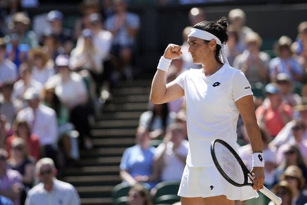 Mandatory Credit: Photo by Dave Shopland Shutterstock (13018044an) Ons Jabeur during her semi final match Wimbledon Tennis Championships, Day 11, The All England Lawn Tennis and Croquet Club, London, UK - 07 Jul 2022 Wimbledon Tennis Championships, Day 11, The All England Lawn Tennis and Croquet Club, London, UK - 07 Jul 2022  Copyright: xDavexShopland Shutterstockx 13018044an