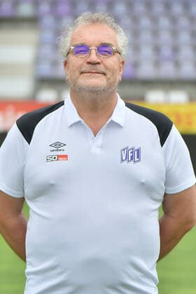 Fußball - 3. Liga - Porträttermin 2022 2023 VfL Osnabrück am 07.07.2022 an der Bremer Brücke in Osnabrück Mannschaftsarzt Dr. Tom Herzig (Osnabrueck)
