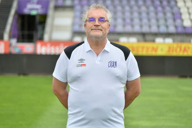 Fußball - 3. Liga - Porträttermin 2022 2023 VfL Osnabrück am 07.07.2022 an der Bremer Brücke in Osnabrück Mannschaftsarzt Dr. Tom Herzig (Osnabrueck)