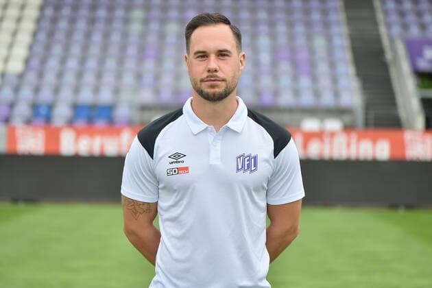 Fußball - 3. Liga - Porträttermin 2022 2023 VfL Osnabrück am 07.07.2022 an der Bremer Brücke in Osnabrück Physiotherapeut Lennart Bartling (Osnabrueck)