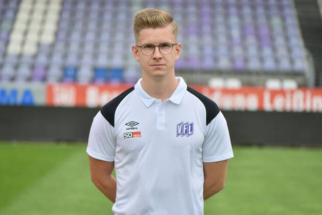 Fußball - 3. Liga - Porträttermin 2022 2023 VfL Osnabrück am 07.07.2022 an der Bremer Brücke in Osnabrück Physiotherapeut Jannik Weber (Osnabrueck)