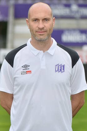 Fußball - 3. Liga - Porträttermin 2022 2023 VfL Osnabrück am 07.07.2022 an der Bremer Brücke in Osnabrück Trainer Daniel Scherning (Osnabrueck)