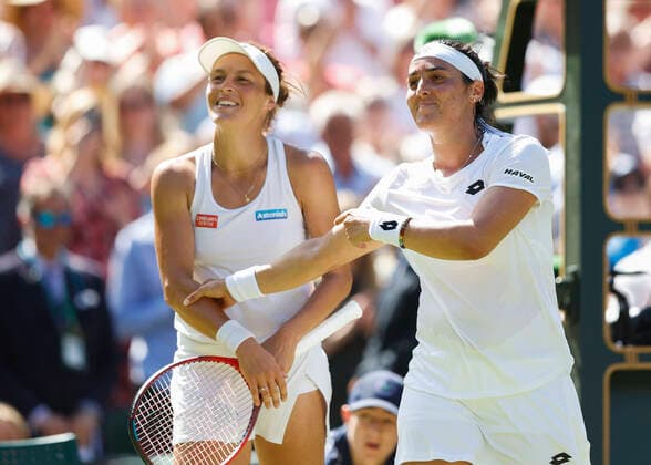 Siegerin Ons Jabeur lobt ihre Gegnerin Tatjana Maria Tennis - Wimbledon 2022 - Grand Slam ITF ATP, Tennis Herren WTA, Tennis Damen - AELTC - London - - Great Britain - 7 July 2022. Copyright: xJuergenxHasenkopfx