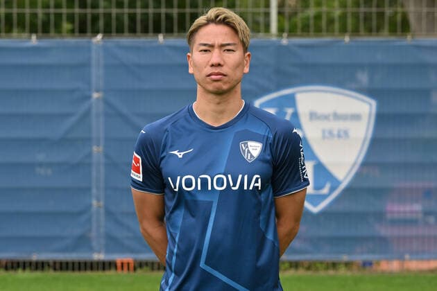 Takuma Asano; VfL Bochum; 1.BL, Porträttermin 2022 2023 Bochum Nordrhein-Westfalen Deutschland