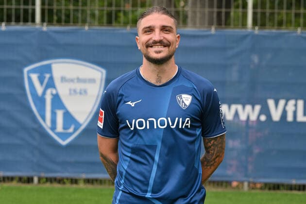 Konstantinos Stafylidis; VfL Bochum; 1.BL, Porträttermin 2022 2023 Bochum Nordrhein-Westfalen Deutschland