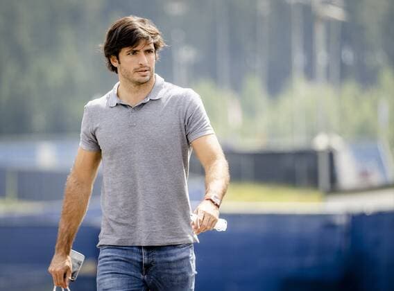 2022-07-07 10:50:33 SPIELBERG - Carlos Sainz (Ferrari) arrives at the Red Bull Ring race track ahead of the Austrian Grand Prix. ANP SEM VAN DER WAL netherlands out - belgium out Spielberg xVIxxIVx