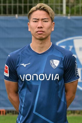 Takuma Asano; VfL Bochum; 1.BL, Porträttermin 2022 2023 Bochum Nordrhein-Westfalen Deutschland