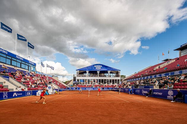 220707 Interiör av centre court under dag 4 av WTA, Tennis Damen Nordea Open den 7 juli 2022 i Bastad. Copyright: CHRISTOFFERxBORGxMATTISSON BB220707CB102