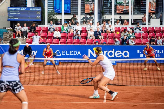 220707 Caijsa Hennemann, Sverige, och Elina Avanesyan under dag 4 av WTA, Tennis Damen Nordea Open den 7 juli 2022 i Bastad. Copyright: CHRISTOFFERxBORGxMATTISSON BB220707CB107