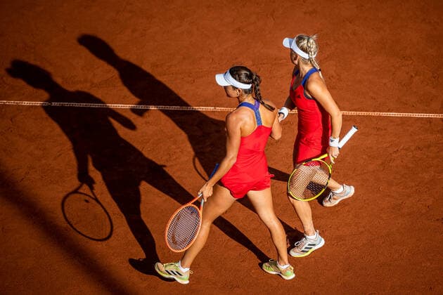 220707 Elina Avanesyan och Caijsa Hennemann, Sverige, deppar under dag 4 av WTA, Tennis Damen Nordea Open den 7 juli 2022 i Bastad. Copyright: CHRISTOFFERxBORGxMATTISSON BB220707CB111
