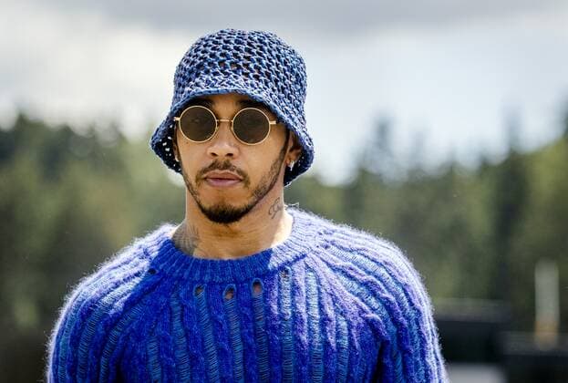 SPIELBERG - Lewis Hamilton (Mercedes) arrives for 1st practice session ahead of the F1 Austrian Grand Prix at the Red Bull Ring on July 8, 2022 in Spielberg, Austria. ANP SEM VAN DER WAL F1 Grand Prix of Austria - Practice 2022 xVIxANPxSportx xxANPxIVx