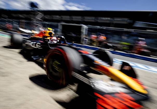 SPIELBERG - Sergio Perez (11) with the Oracle Red Bull Racing RB18 Honda in the pit lane during practice 1 ahead of the F1 Grand Prix of Austria at the Red Bull Ring on July 8, 2022 in Spielberg, Austria. ANP SEM VAN DER WAL F1 Grand Prix of Austria - Practice 2022 xVIxANPxSportx xxANPxIVx