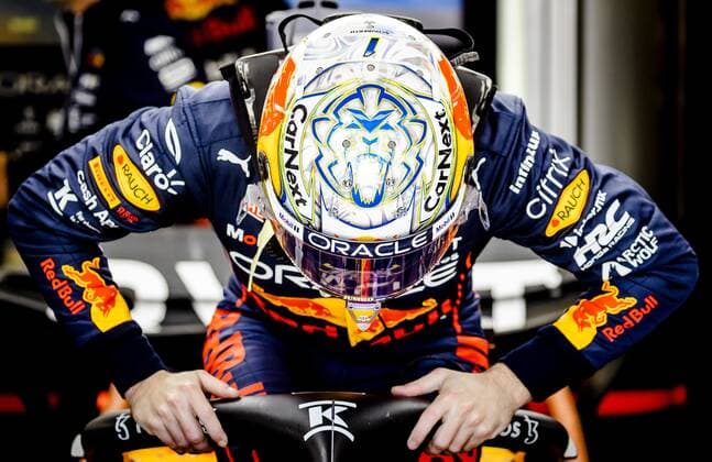 SPIELBERG - Max Verstappen (1) with the Oracle Red Bull Racing RB18 Honda in the pit box during practice 1 ahead of the F1 Grand Prix of Austria at the Red Bull Ring on July 8, 2022 in Spielberg, Austria. ANP SEM VAN DER WAL F1 Grand Prix of Austria - Practice 2022 xVIxANPxSportx xxANPxIVx