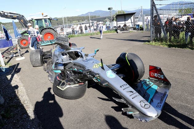 Formula 1 BWT Grosser Preis von Österreich 2022 08.07.2022, Red Bull Ring , Spielberg, Formula 1 BWT Grosser Preis von Österreich 2022 , im Bild Das defekte Auto von Lewis Hamilton (GBR), Mercedes-AMG Petronas Formula One Team