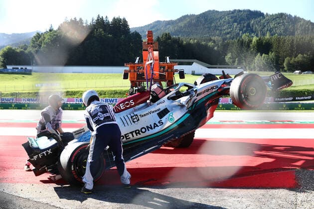 Bilder des Jahres 2022, Sport 07 Juli Sport Themen der Woche KW27 Sport Bilder des Tages F1 Austrian Grand Prix Qualifying George Russell s Mercedes car after crash during the qualifying for the Formula 1 Austrian Grand Prix at Red Bull Ring in Spielberg, Austria on July 8, 2022. Spielberg Austria  Copyright: xJakubxPorzyckix originalFilename:porzycki-f1austri220708_npPyD.jpg