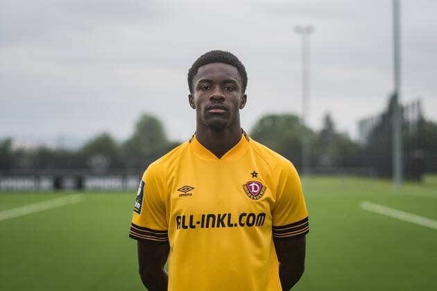 Christian Conteh; SG Dynamo Dresden; 3.Liga, Porträttermin 2022 2023