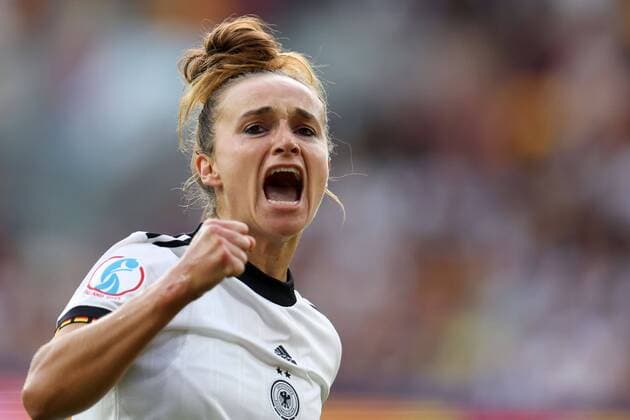 Bilder des Jahres 2022, Sport 07 Juli Sport Themen der Woche KW27 Sport Bilder des Tages Mandatory Credit: Photo by Simon Dael Shutterstock (13020898l) Lina Magull of Germany celebrates after scoring a goal (1-0) Germany v Denmark, Womens UEFA European Championship, EM, Europameisterschaft Group B, Football, Brentford Community Stadium, London, UK - 08 Jul 2022 Germany v Denmark, Womens UEFA European Championship, Group B, Football, Brentford Community Stadium, London, UK - 08 Jul 2022  Copyright: xSimonxDael Shutterstockx 13020898l