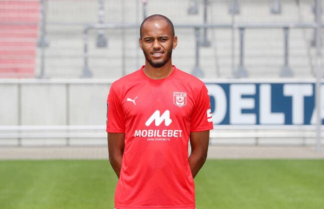 Teampraesentation Halle 08.07.2022 Louis Samson (27, Halle); Hallescher FC, 3.Liga, Porträttermin 2022 2023 , Halle, 08.07.2022, Leuna Chemie Stadion, Fussball ,