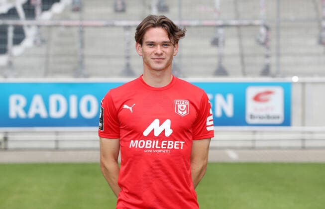 Teampraesentation Halle 08.07.2022 Elias Löder Loeder (19, Halle); Hallescher FC, 3.Liga, Porträttermin 2022 2023 , Halle, 08.07.2022, Leuna Chemie Stadion, Fussball ,