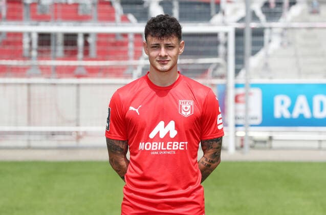 Teampraesentation Halle 08.07.2022 Aaron Herzog (11, Halle); Hallescher FC, 3.Liga, Porträttermin 2022 2023 , Halle, 08.07.2022, Leuna Chemie Stadion, Fussball ,