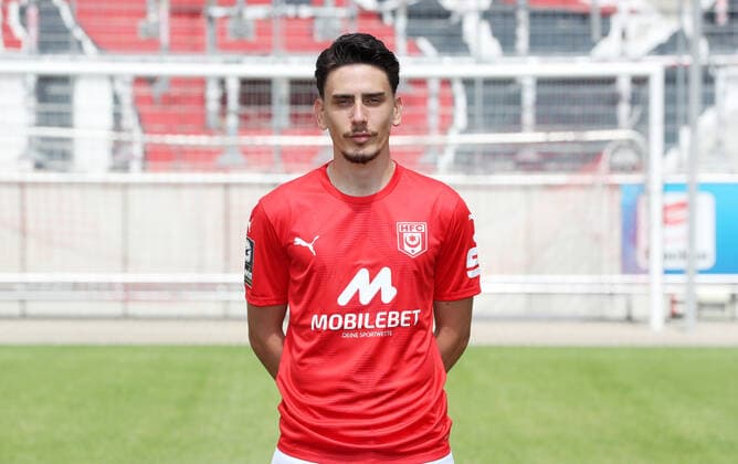 Teampraesentation Halle 08.07.2022 Timur Gayret (10, Halle); Hallescher FC, 3.Liga, Porträttermin 2022 2023 , Halle, 08.07.2022, Leuna Chemie Stadion, Fussball ,