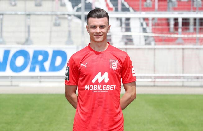 Teampraesentation Halle 08.07.2022 Leon Damer (7, Halle); Hallescher FC, 3.Liga, Porträttermin 2022 2023 , Halle, 08.07.2022, Leuna Chemie Stadion, Fussball ,