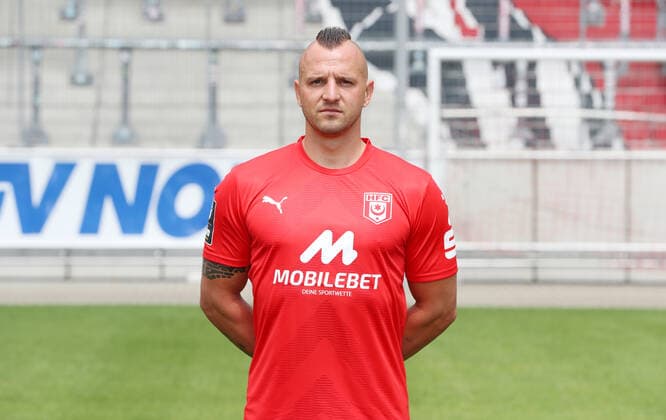 Teampraesentation Halle 08.07.2022 Toni Lindenhahn (6, Halle); Hallescher FC, 3.Liga, Porträttermin 2022 2023 , Halle, 08.07.2022, Leuna Chemie Stadion, Fussball ,
