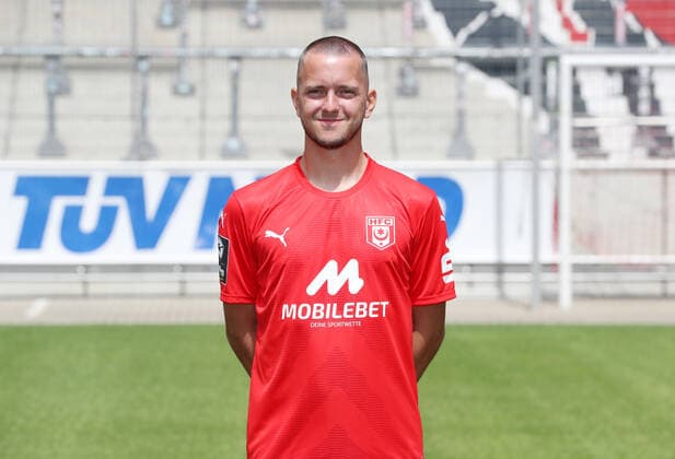 Teampraesentation Halle 08.07.2022 Jannes Vollert (5, Halle); Hallescher FC, 3.Liga, Porträttermin 2022 2023 , Halle, 08.07.2022, Leuna Chemie Stadion, Fussball ,