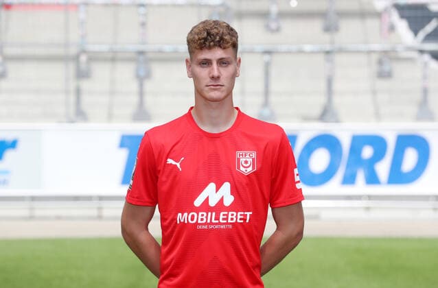 Teampraesentation Halle 08.07.2022 Seymour Fünger Fuenger (4, Halle); Hallescher FC, 3.Liga, Porträttermin 2022 2023 , Halle, 08.07.2022, Leuna Chemie Stadion, Fussball ,