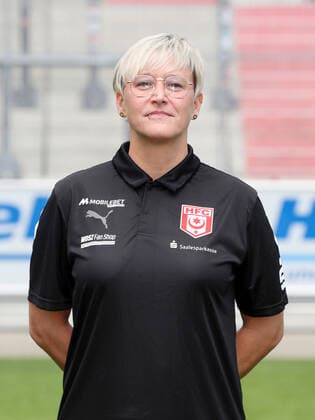 Teampraesentation Halle 08.07.2022 Technische Mitarbeiterin Sandra Schultze (Halle); Hallescher FC, 3.Liga, Porträttermin 2022 2023 , Halle, 08.07.2022, Leuna Chemie Stadion, Fussball ,