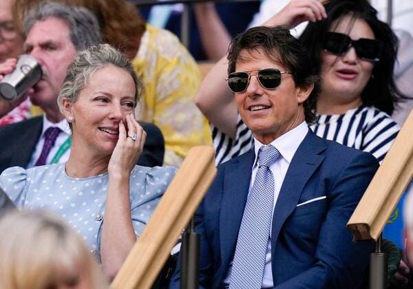 Mandatory Credit: Photo by Dave Shopland Shutterstock (13018053bt) Tom Cruise and Heather McQuarrie in the Royal Box on Centre Court Wimbledon Tennis Championships, Day 13, The All England Lawn Tennis and Croquet Club, London, UK - 09 Jul 2022 Wimbledon Tennis Championships, Day 13, The All England Lawn Tennis and Croquet Club, London, UK - 09 Jul 2022  Copyright: xDavexShopland Shutterstockx 13018053bt