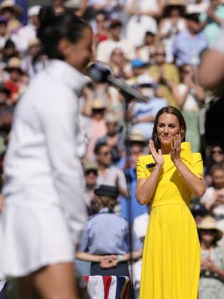 Mandatory Credit: Photo by Dave Shopland Shutterstock (13018053cp) Catherine Duchess of Cambridge looking on at runner-up Ons Jabeur on Centre Court Wimbledon Tennis Championships, Day 13, The All England Lawn Tennis and Croquet Club, London, UK - 09 Jul 2022 Wimbledon Tennis Championships, Day 13, The All England Lawn Tennis and Croquet Club, London, UK - 09 Jul 2022  Copyright: xDavexShopland Shutterstockx 13018053cp
